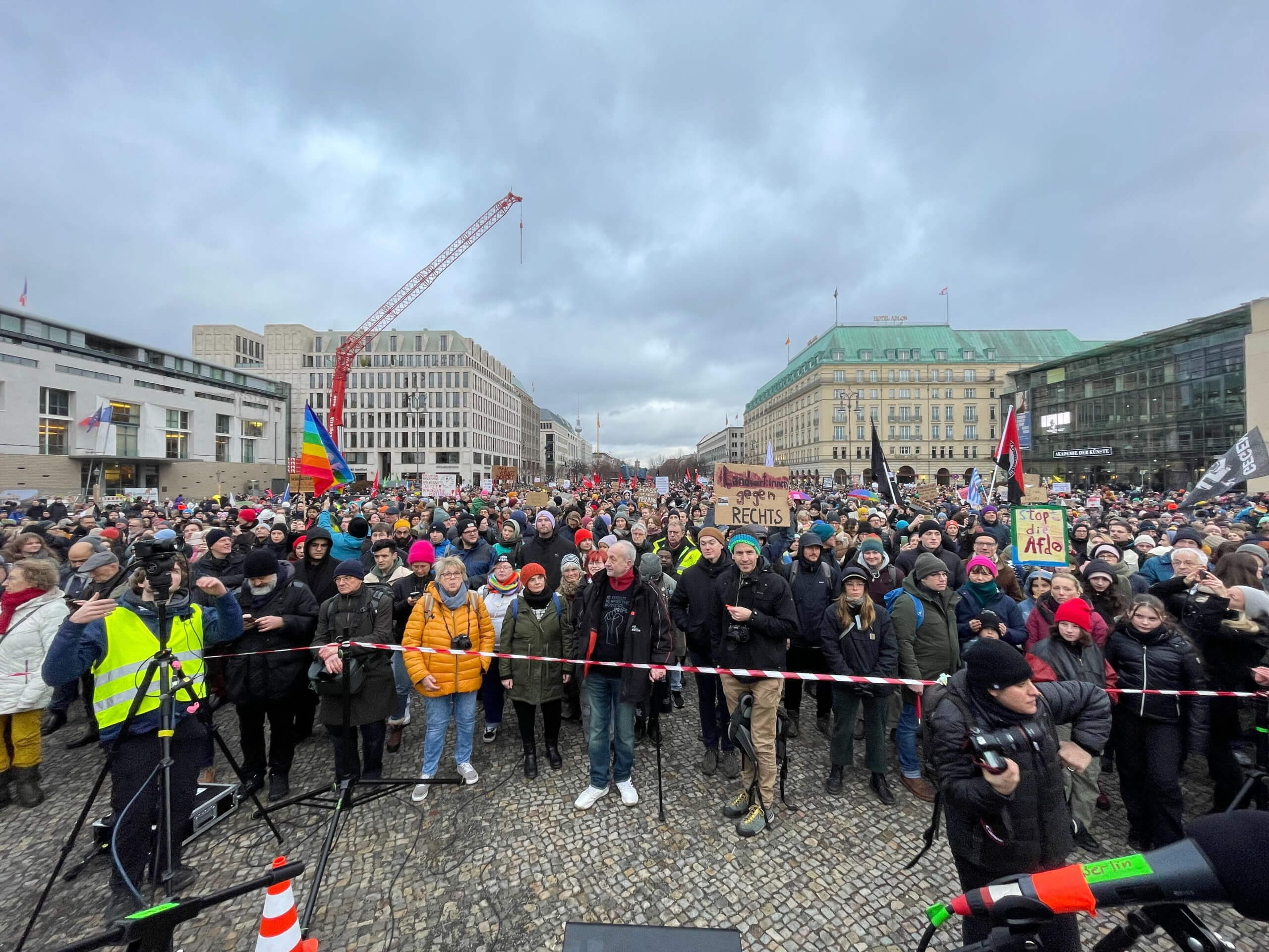 Liveticker Correctiv: Demo vor dem Brandenburger Tor in Berlin am 14. Januar 2024. Quelle: Elena Kolb/CORRECTIV.