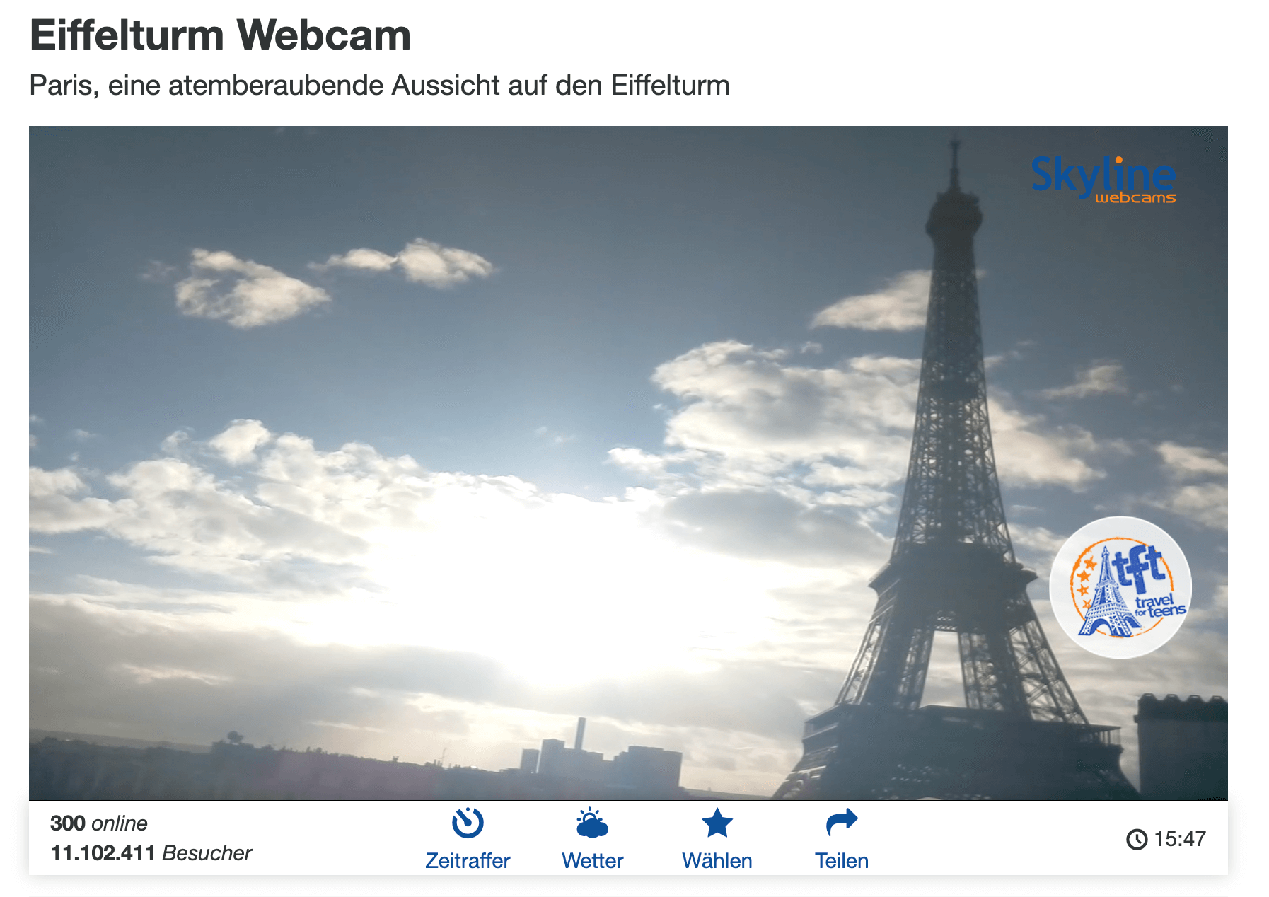 Eine Webcam zeigt den Eiffelturm in Paris bei Sonnenschein