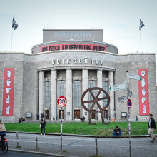 Volksbühne am Rosa-Luxemburg-Platz, Gebäude von vorne