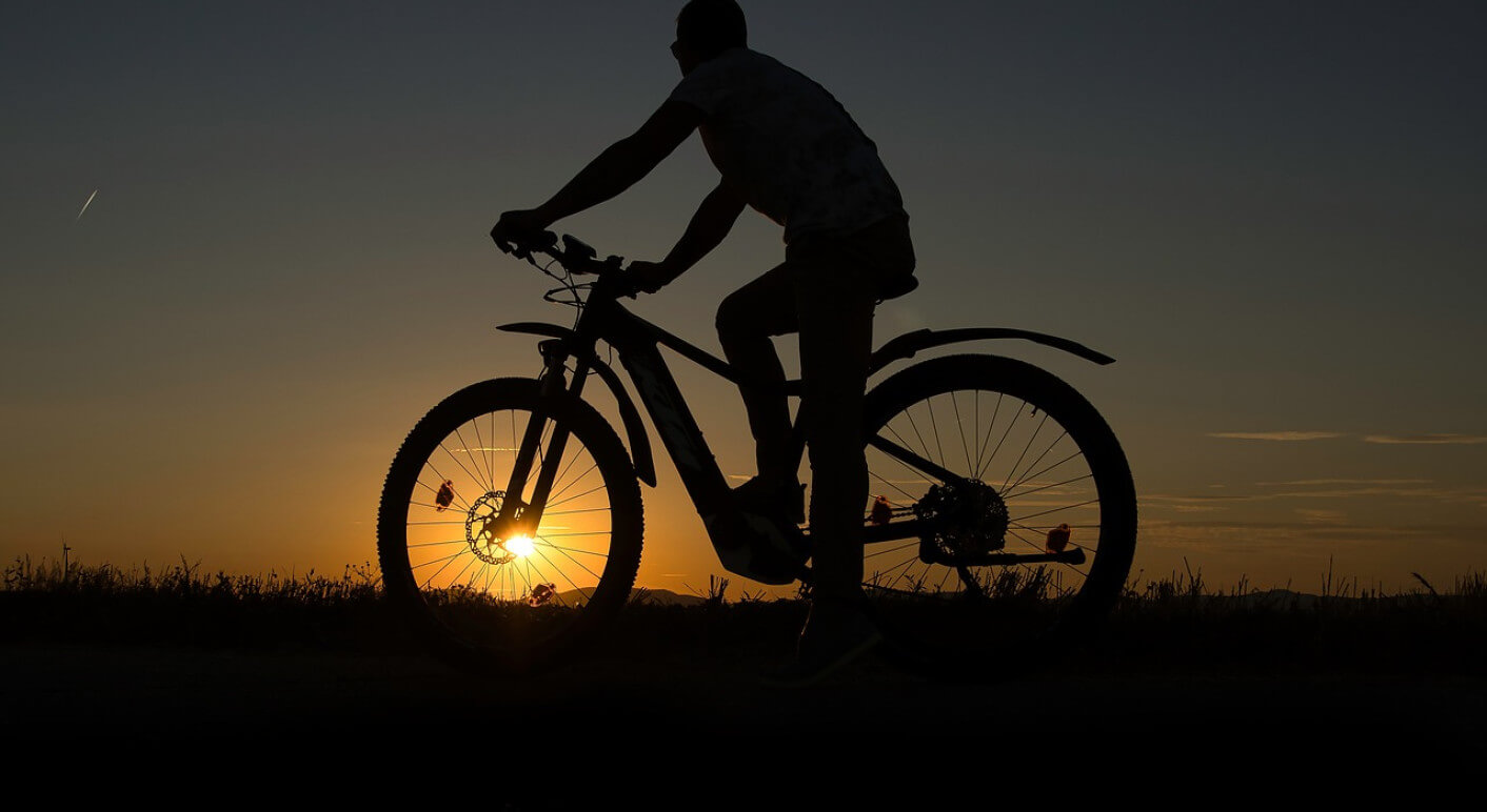 e-bike-fahrrad-sunset-5431001_1280