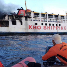 Das Schiff Esperanza Star geriet vor einer Insel der Philippinen in Brand, nicht im Roten Meer. Es waren auch keine tausenden Autos geladen, wie online behauptet.