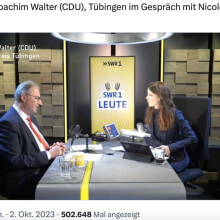 Landrat Joachim Walter im September 2023 im Gespräch mit SWR-Moderatorin Nicole Köster