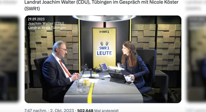 Landrat Joachim Walter im September 2023 im Gespräch mit SWR-Moderatorin Nicole Köster
