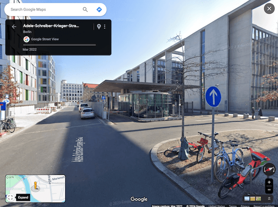 Screenshot der Einfahrt zur Tiefgarage des Bundestages von Google Street View