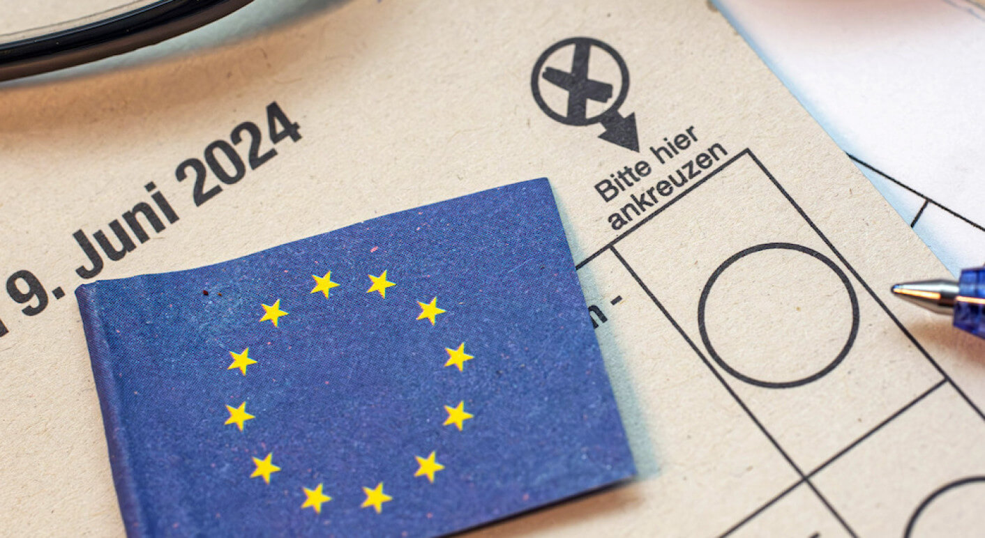 Darüber, was bei der Stimmabgabe erlaubt ist und was nicht, verbreiten sich vor der Europawahl 2024 viele Falschbehauptungen – wir klären auf