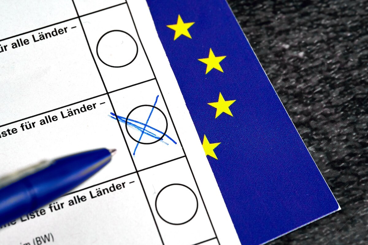 europawahl-2024-symbolbild-wahlzettel