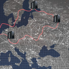 Europakarte mit einer roten Linie, die von Moskau nach London, nach Helsinki, nach Frankfurt und wieder zurück nach Moskau führt. In den genannten Städten stehen Servertürme – es ist die Infrastruktur der russischen Kampagne Doppelgänger