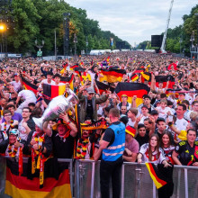 EM 2024 Fans am Brandenburger Tor