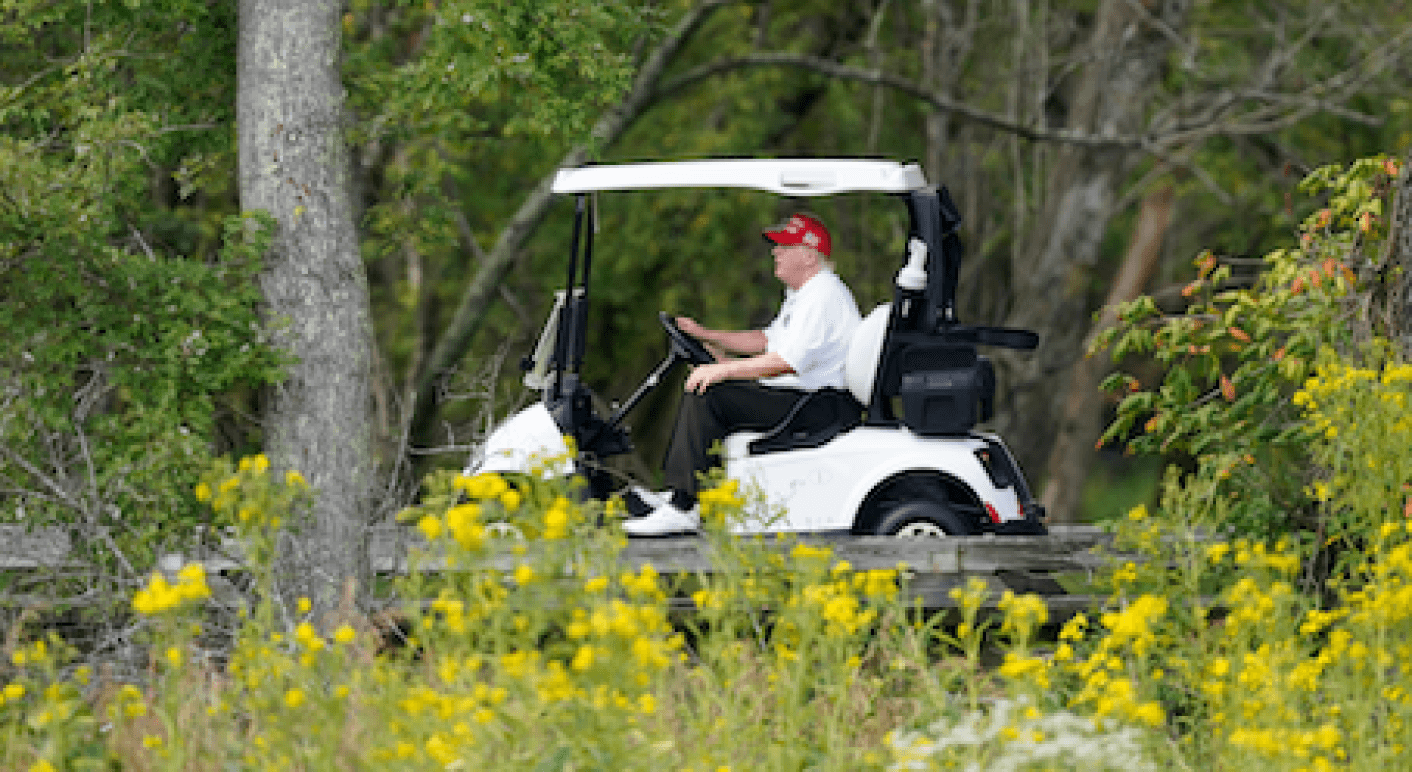 trump-in-golfwagen