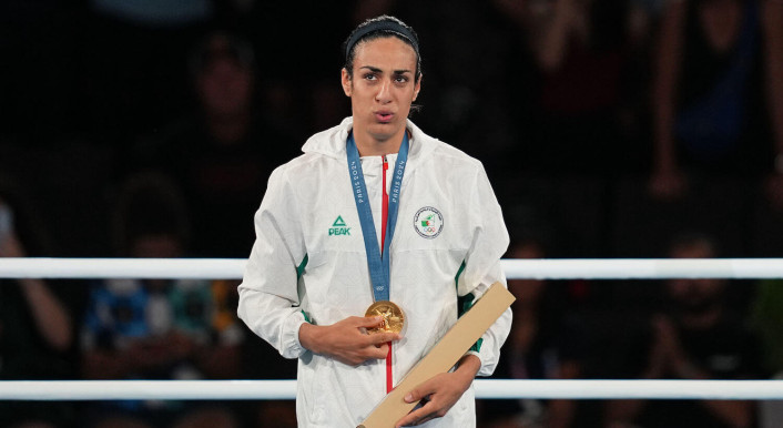 Die algerische Boxerin Imane Khelif gewann bei Olympia 2024 Gold – im Netz schlugen ihr Hass und Desinformation entgegen (Quelle: Ulrik Pedersen / Picture Alliance / Zumapress.com)