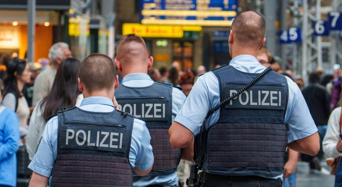 polizei-frankfurt-main-hauptbahnhof-478899370