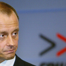 Friedrich Merz (hier ein Archivbild von 2002) stimmte 1997 im Bundestag gegen einen Gesetzentwurf zur Strafbarkeit der Vergewaltigung in der Ehe (Foto: Frank Augstein / Associated Press / Picture Alliance)