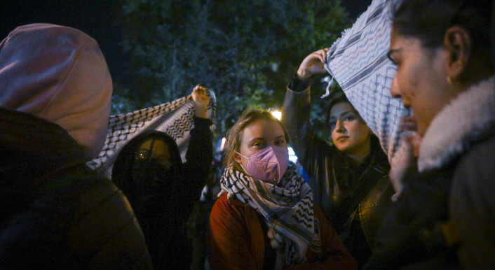 Thunberg besuchte seit Kriegsbeginn mehrfach pro-palästinensische Proteste. Am Jahrestag des Terrorangriffs der Hamas auf Israel am 7. Oktober 2024 war sie auf einer Demonstration in Berlin.