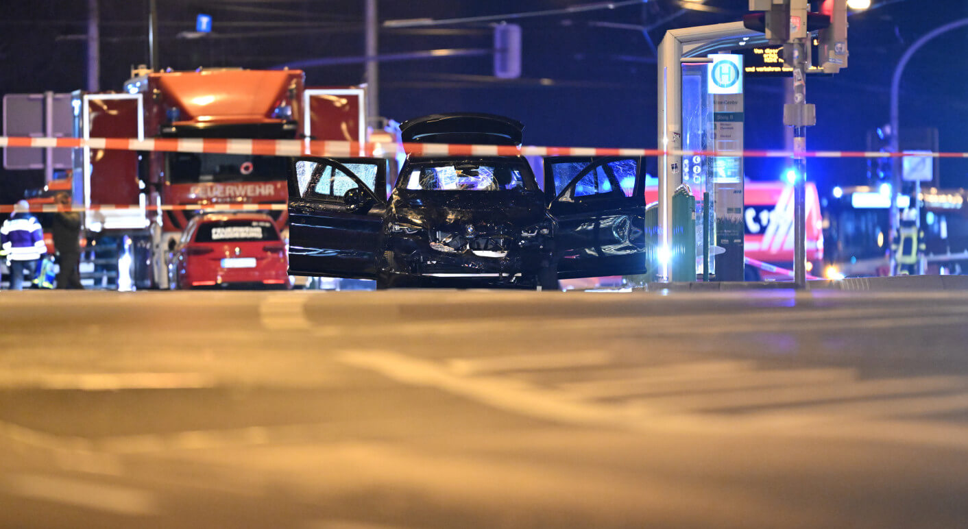 Auto fährt in Menschenmenge auf Magdeburger Weihnachtsmarkt