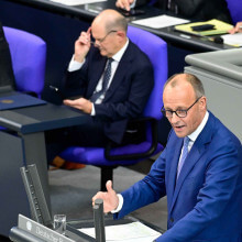 CDU-Vorsitzender Friedrich Merz sprach am 16. Oktober 2024 im Deutschen Bundestag und warf Bundeskanzler Olaf Scholz vor, er lasse sich von Russlands Drohungen mit Nuklearwaffen einschüchtern