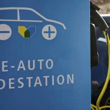 Über E-Autos verbreiten sich in Sozialen Netzwerken immer wieder Falschbehauptungen