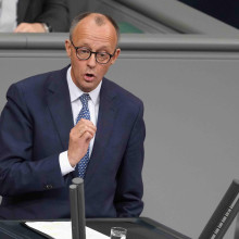 CDU-Kanzlerkandidat Friedrich Merz bei seiner Rede im Deutschen Bundestag zur Abstimmung über die Vertrauensfrage am 16. Dezember 2024 (Foto: Kay Nietfeld / DPA / Picture Alliance)