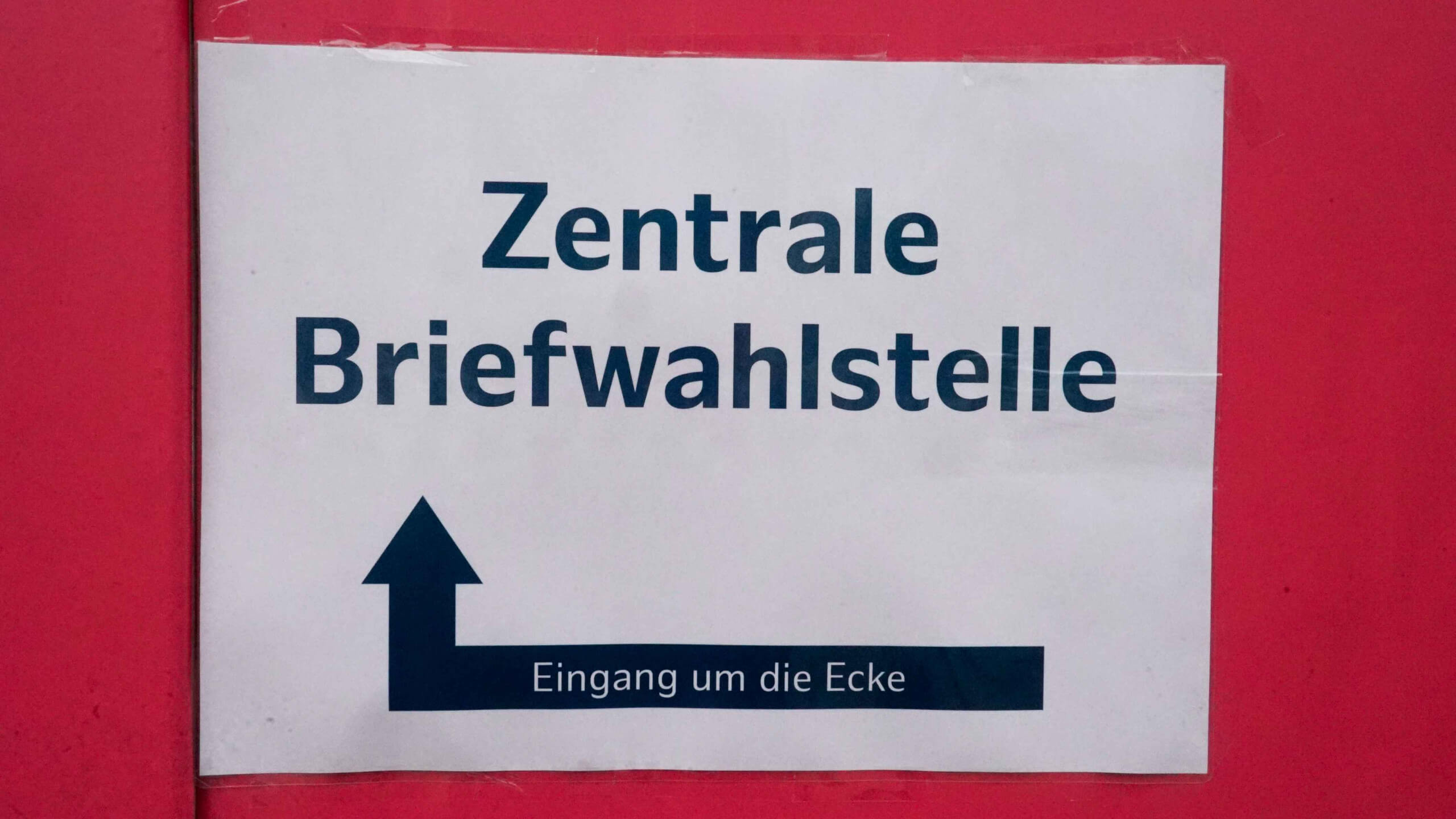 Briefwahl: Warum die obere Ecke der Stimmzettel abgeschnitten ist