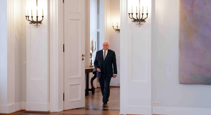 Nach dem Anschlag in Magdeburg kursiert ein erfundenes Zitat von Bundespräsident Frank-Walter Steinmeier auf X, das ein Satire-Profil veröffentlichte (Foto: Soeren Stache / DPA / Picture Alliance)