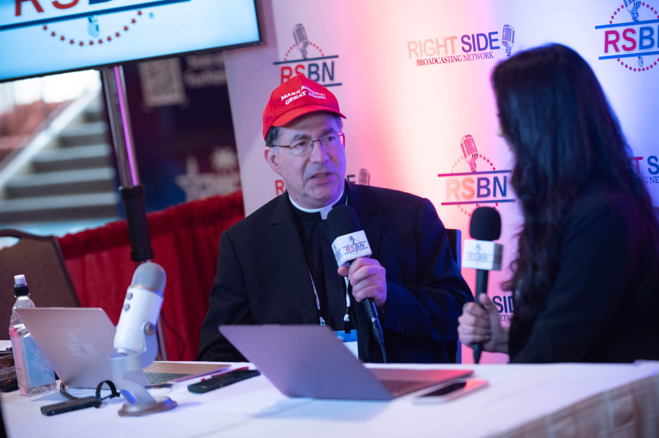 Der frühere Priester und ehemalige Trump-Berater Frank Pavone hat kürzlich zu einem Treffen nationaler Abtreibungsgegner nach Florida eingeladen. Daran hat auch eine Deutsche teilgenommen. Foto: picture alliance / NurPhoto / Zach D Roberts