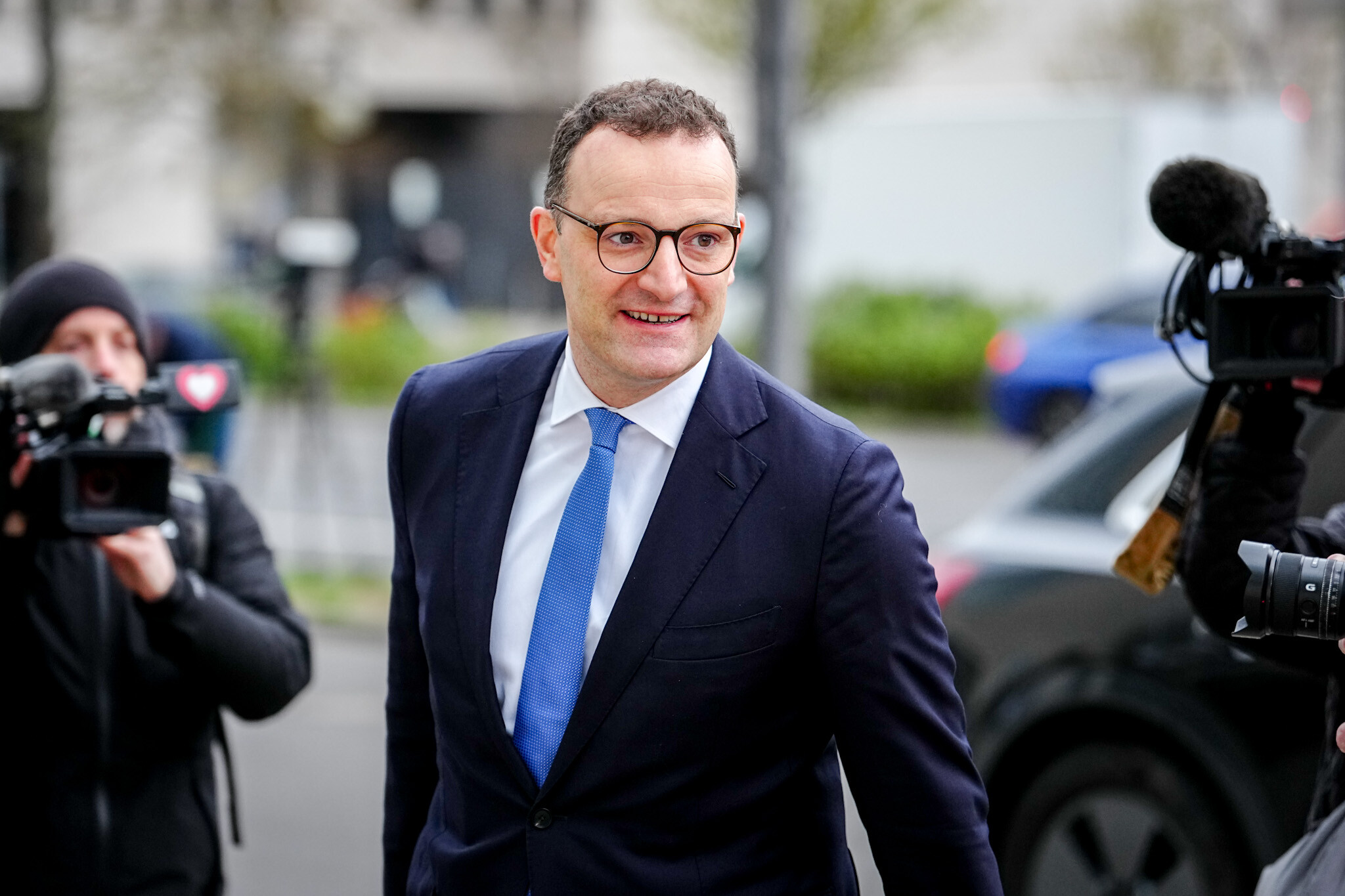 Jens Spahn (CDU) kommt am Morgen zu Beginn der Fortsetzung der Koalitionsverhandlungen von Union und SPD an der CDU-Parteizentrale, dem Konrad-Adenauer-Haus, an. picture alliance/dpa | Kay Nietfeld