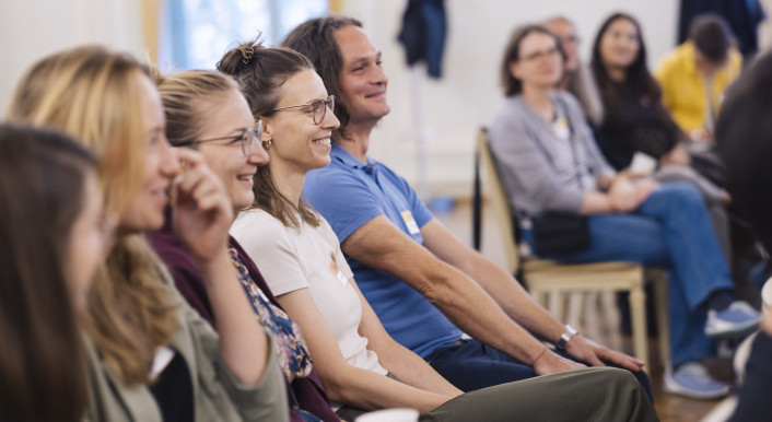 Menschen im Publikum auf einer Veranstaltung