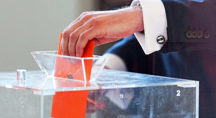 Am 6. Mai wurde im Bundestag Friedrich Merz zum neuen Kanzler gewählt (Symbolbild: Michael Kappeler / DPA / Picture Alliance)