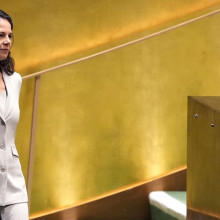 Annalena Baerbock betritt als damalige Außenministerin eine Sitzung der UN-Generalversammlung im September 2024 (Foto: Pamela Smith / Associated Press / Picture Alliance)