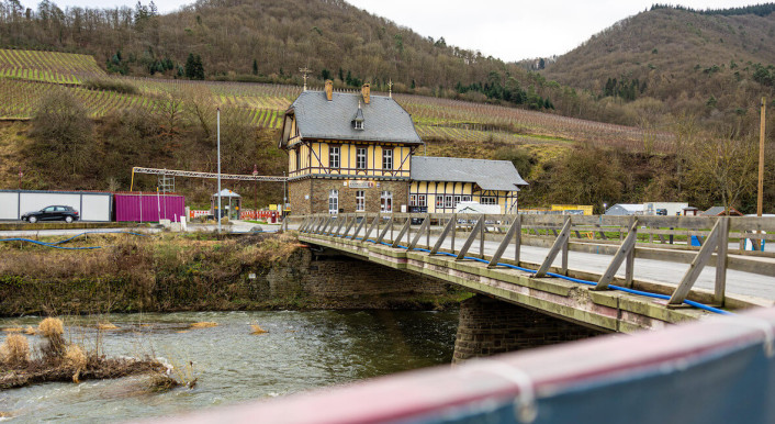 Der noch gleislose Bahnhof in Mayschoß