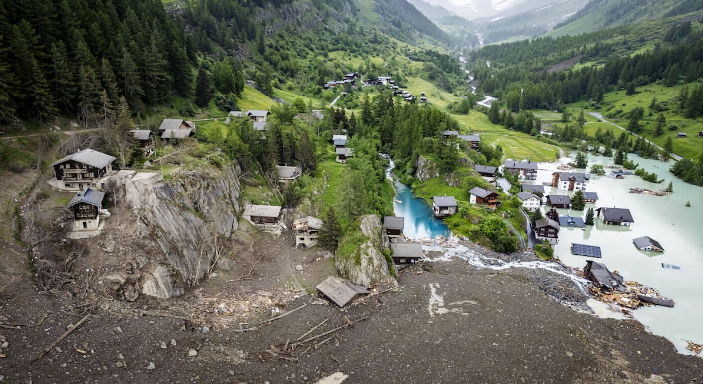 Archivfoto_Faktencheck_Warum es zum Gletscherabbruch in der Schweiz kam_Michael Buholzer-Keystone-Picture-Alliance_529556288