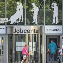 Die neue Regierung will das Bürgergeld in „neue Grundsicherung“ umbenennen. Laut Koalitionsvertrag sollen zudem „vollständige Leistungskürzungen“ eingeführt werden.