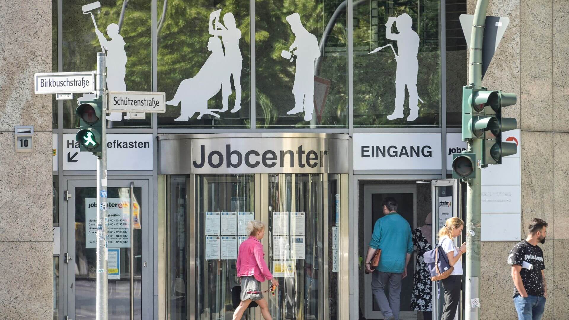 Die neue Regierung will das Bürgergeld in „neue Grundsicherung“ umbenennen. Laut Koalitionsvertrag sollen zudem „vollständige Leistungskürzungen“ eingeführt werden.