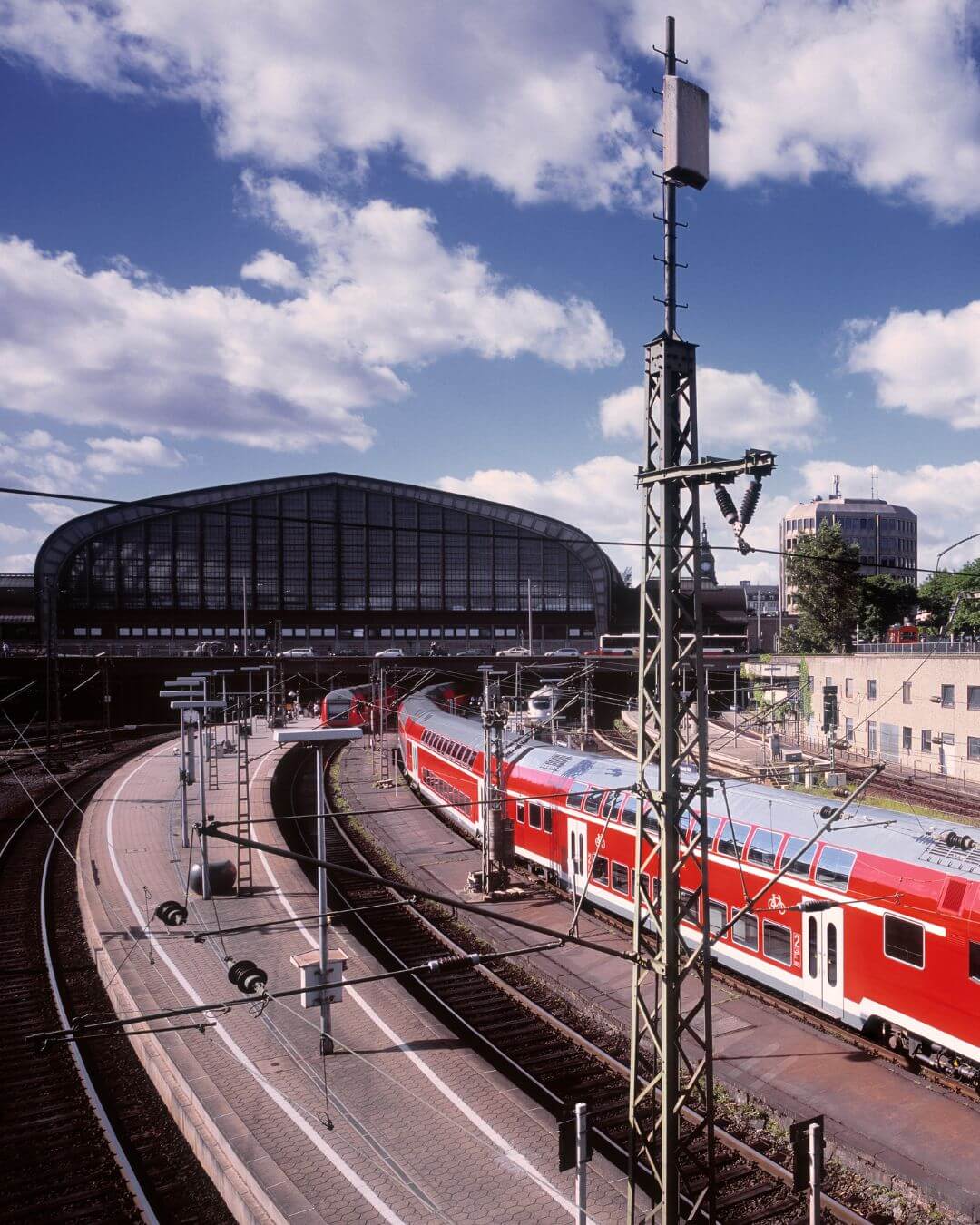 correctiv-faktencheck-video-symbolbild-hamburg-ki-fake