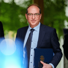 Bundesinnenminister Alexander Dobrindt will weiterhin Zurückweisungen an der deutschen Grenze durchführen, obwohl das Verwaltungsgericht Berlin in mehreren Eilverfahren anders urteilte