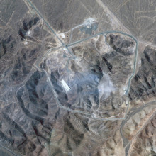 Dieses Satellitenbild zeigt die unterirdische iranische Atomanlage in Fordo nach den US-Angriffen am Sonntag, 22. Juni 2025