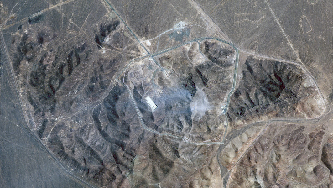 Dieses Satellitenbild zeigt die unterirdische iranische Atomanlage in Fordo nach den US-Angriffen am Sonntag, 22. Juni 2025