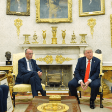 Merz und Trump sitzen im Oval Office.
