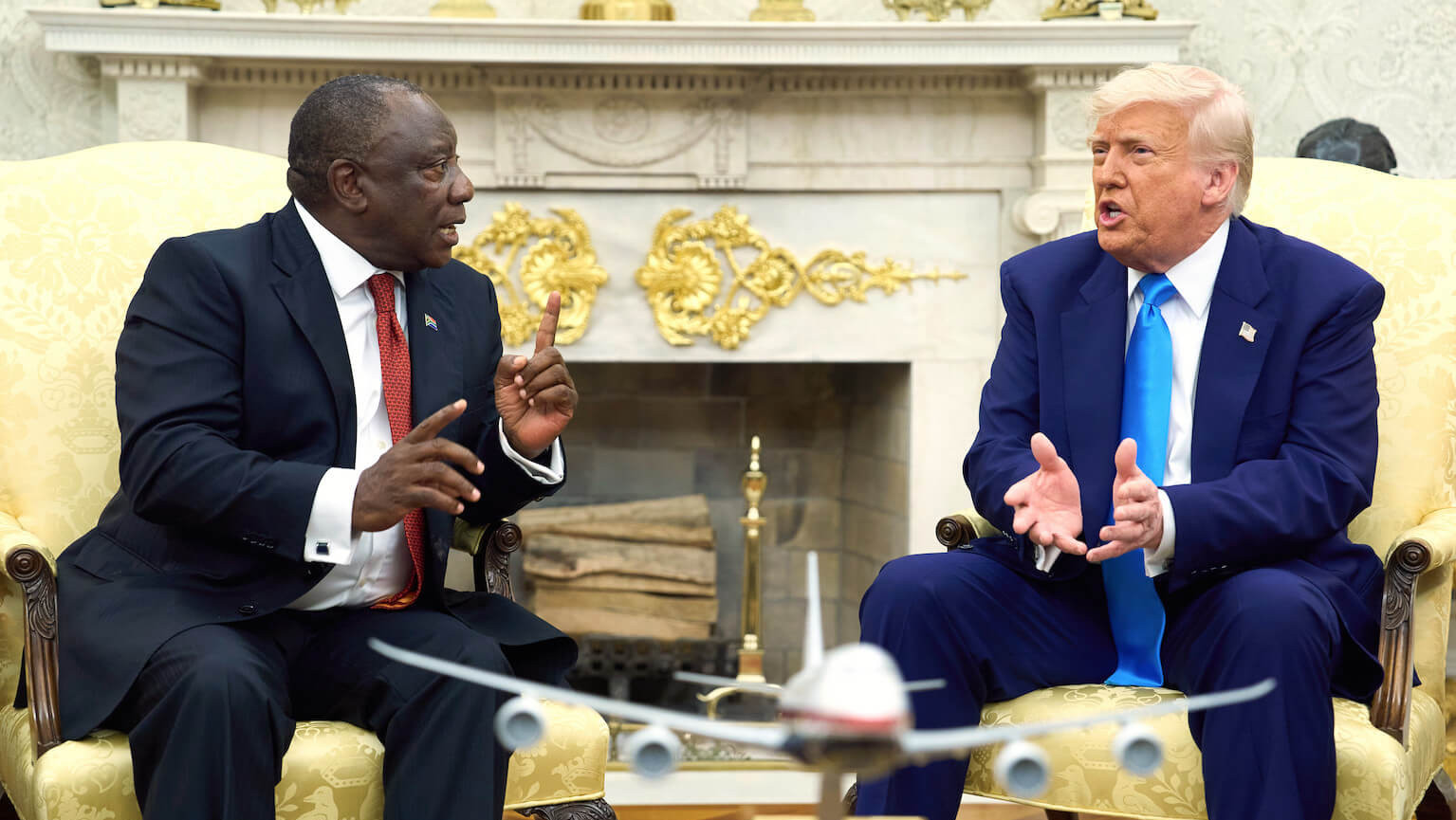 Präsident Donald Trump und Südafrikas Präsident Cyril Ramaphosa im Oval Office des Weißen Hauses, Mittwoch, 21. Mai 2025, in Washington.