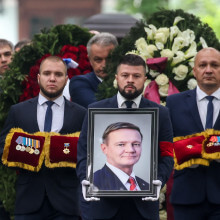 Ex-Verkehrsminister Roman Starowoit wurde am 11. Juli in St. Petersburg beigesetzt. (Foto: Peter Kovalev/TASS via ZUMA Press)