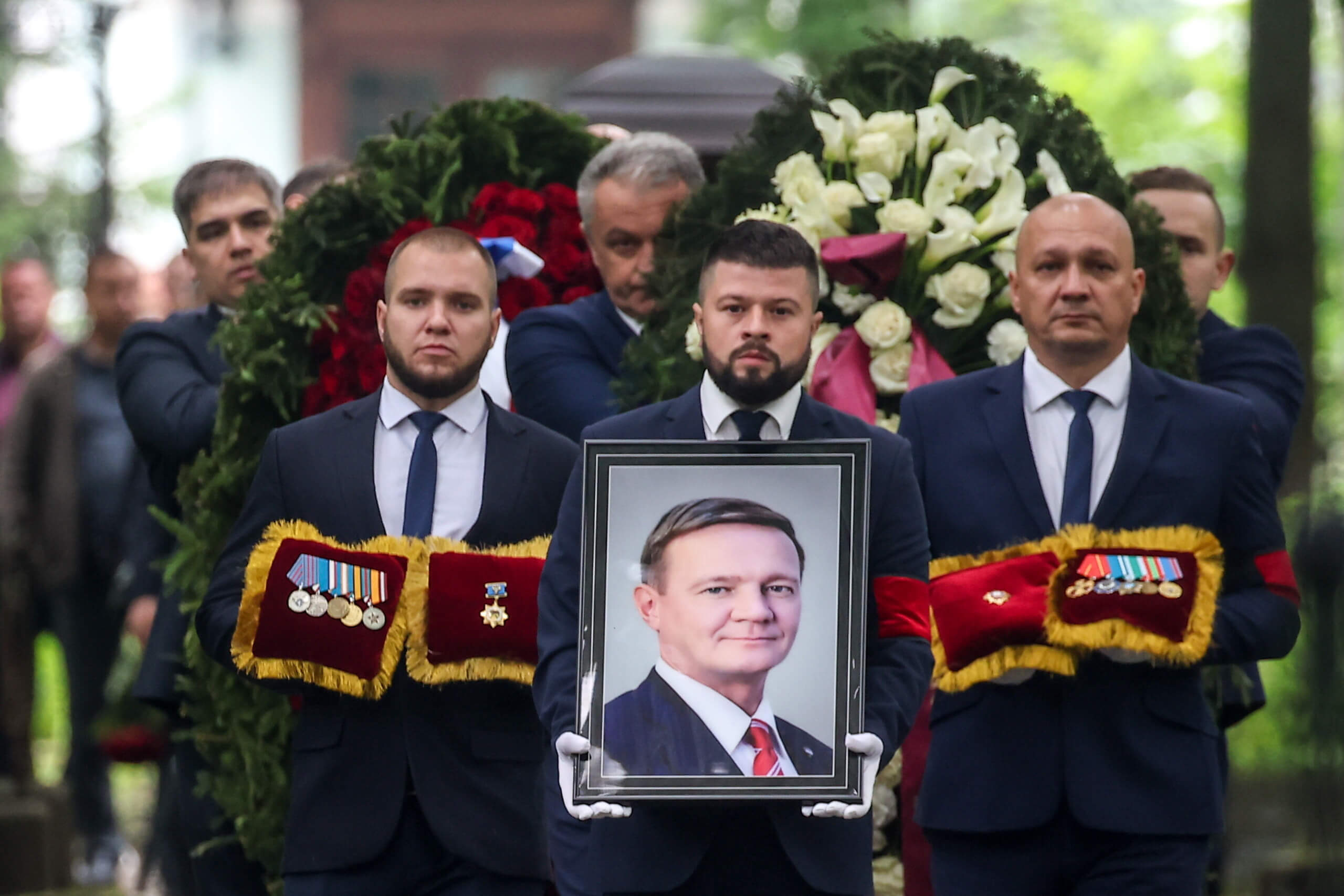 Ex-Verkehrsminister Roman Starowoit wurde am 11. Juli in St. Petersburg beigesetzt. (Foto: Peter Kovalev/TASS via ZUMA Press)