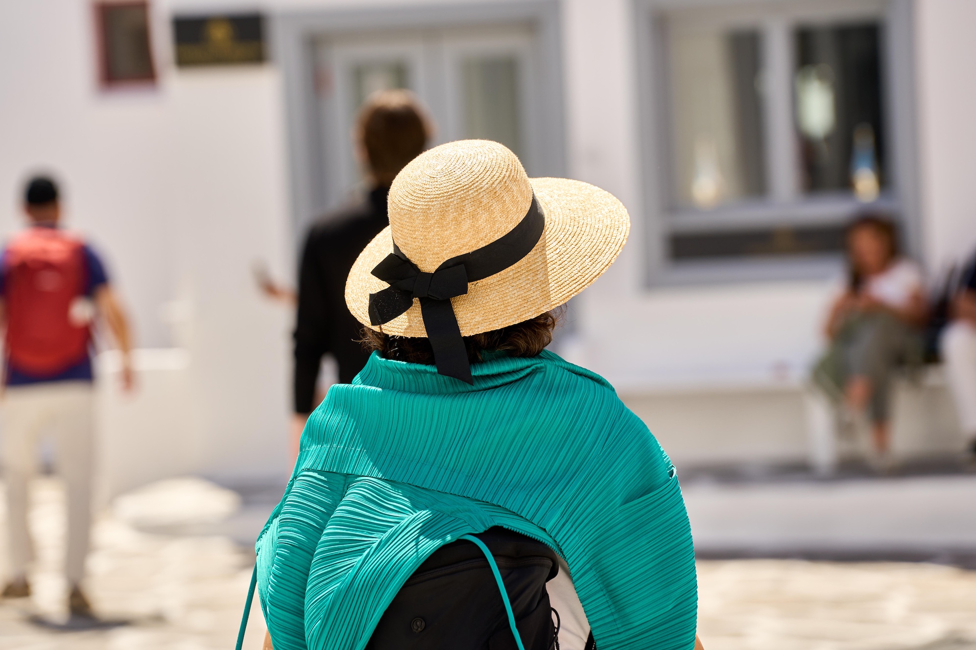 Frau mit UV-sicherer Kleidung