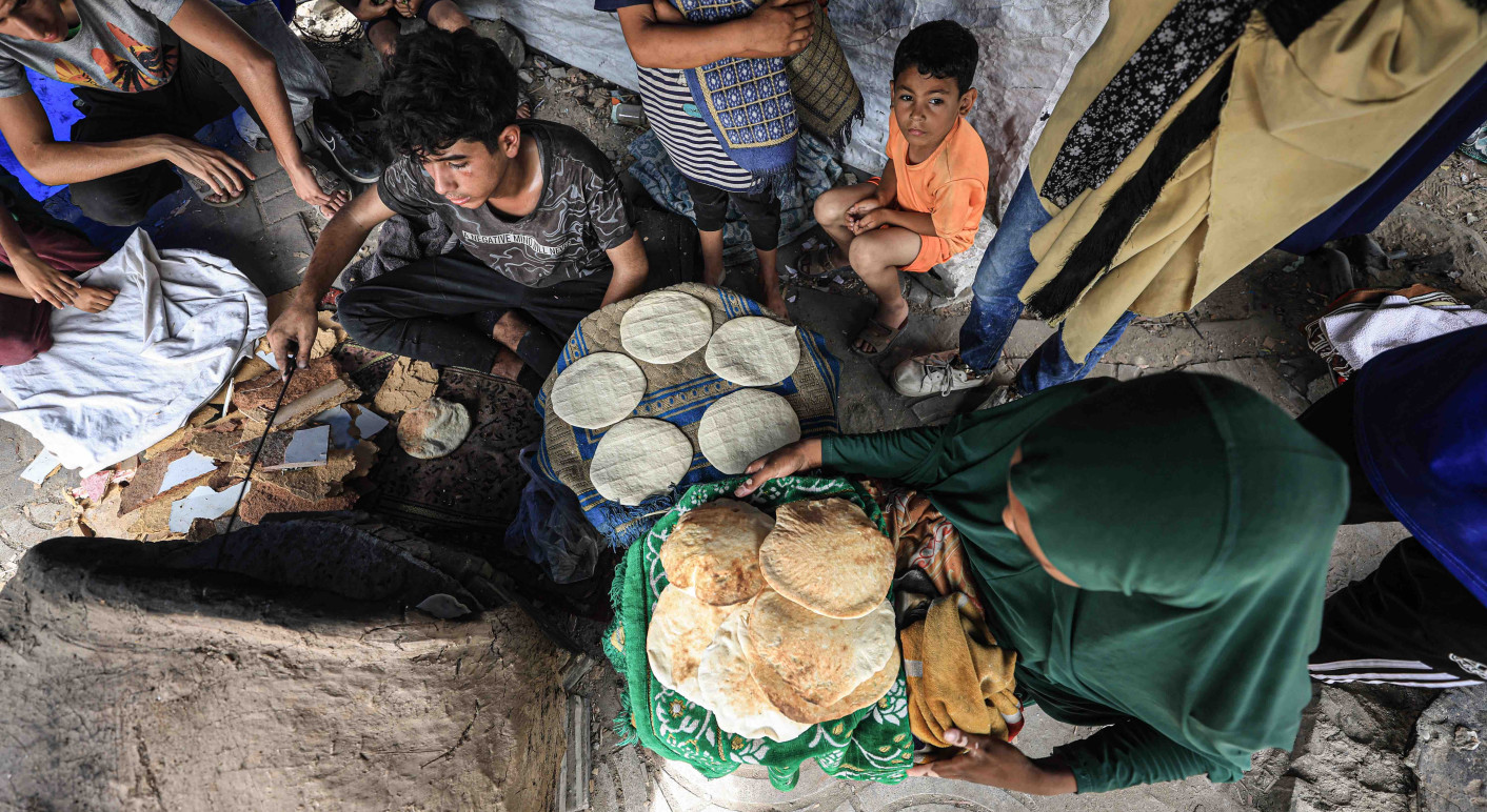 hungerkrise-gaza-krieg-israel-hamas-markt-preise-lebensmittel-mehl-lastwagen-grenzuebergang
