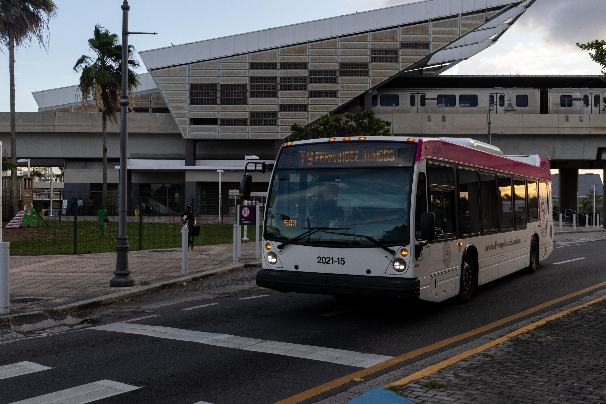 In der puertoricanischen Stadt San Juan ereignete sich ein Gewaltvorfall in einem Bus des öffentlichen Nahverkehrs (Bild: Carlos Berríos Polanco / Picture Alliance / Sipa USA)