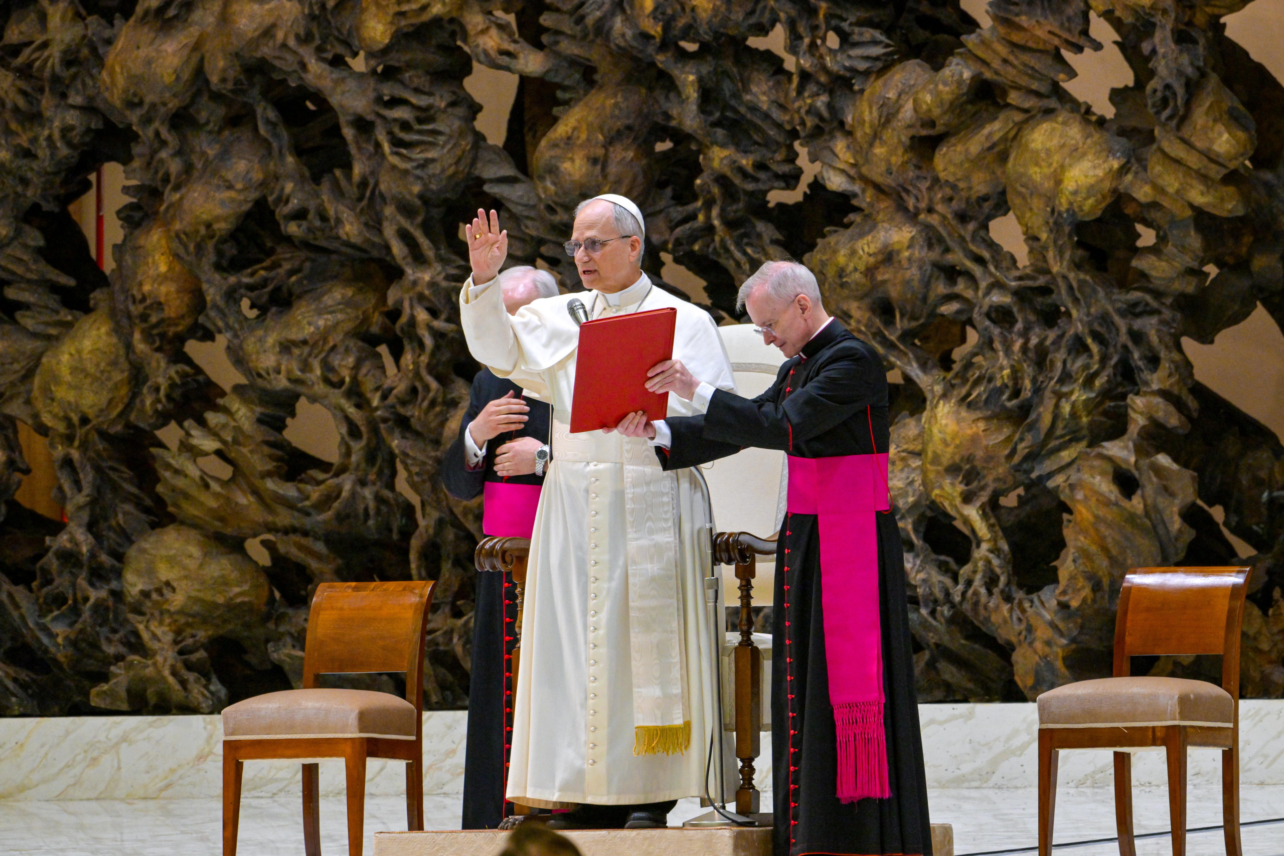 Papst Leo XIV bei einer Ansprache vor Medien im Vatikan (Bild: Maurizio Riccardi / Zumapress.com / Picture Alliance)
