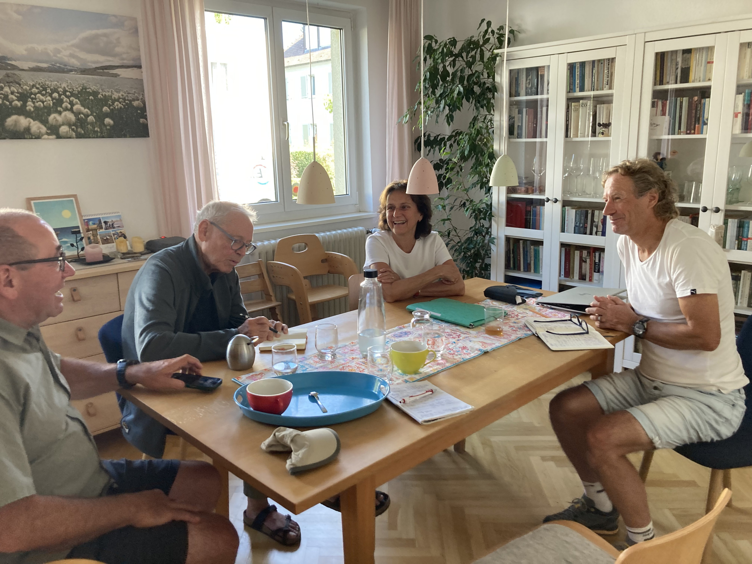 Die protestierenden Mieterinnen und Mietern haben den Erergieeffizienzexperten Wilhelm Stahl und den Projektentwickler Willi Sutter engagiert. Beide setzen sich für eine Sanierung der Wohnhäuser ein. Credits: Marius Münstermann