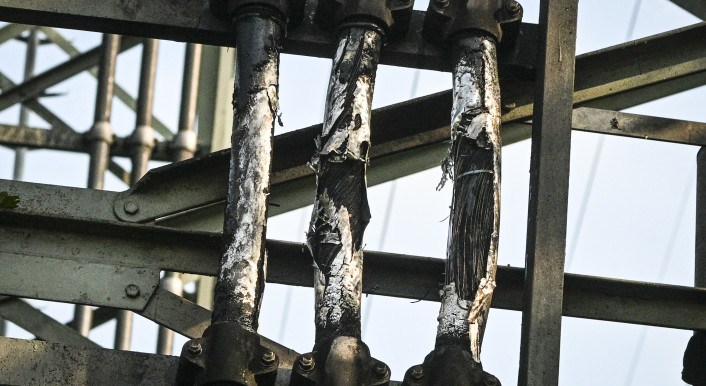 Beschädigte Kabel: Nach einem Brandanschlag im Südosten Berlins waren Zehntausende Haushalte ohne Strom. (Foto:Jens Kalaene/picture alliance/dpa)