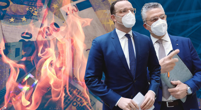 Bildcollage mit Geldscheinen und Flammen auf der linken Seite, Jens Spahn und Lothar Wieler auf der rechten Seite, beide mit FFP2-Maske und in Anzügen