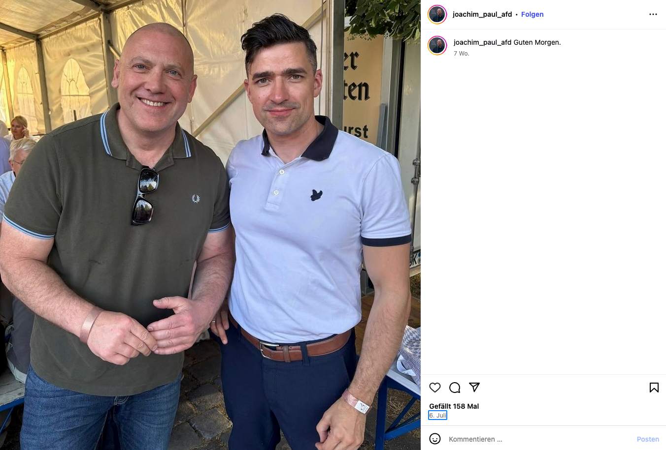 Ein Screenshot eines Instagram-Beitrags von Joachim Paul. In dem Bild steht er neben Martin Sellner auf einem Fest.