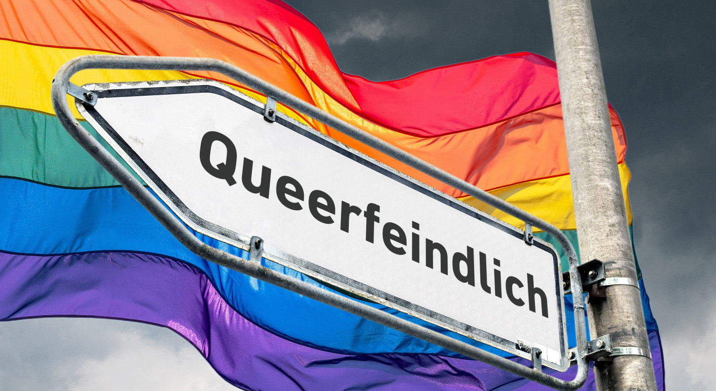 Symbolisches Schild Queerfeindlich