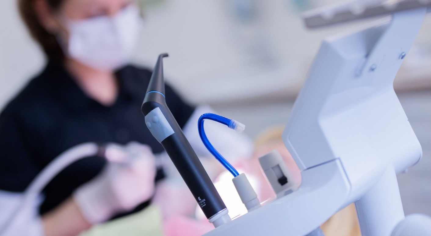 behandlung-zahnarzt-symbolbild-1755x1170